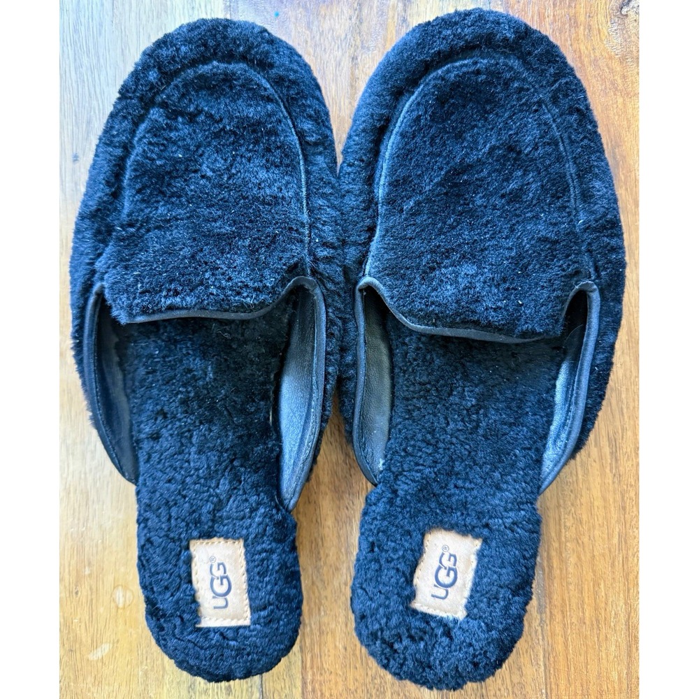 UGG woman's Black Slip-On Shearling Slippers US 7 EU 38 UK 5